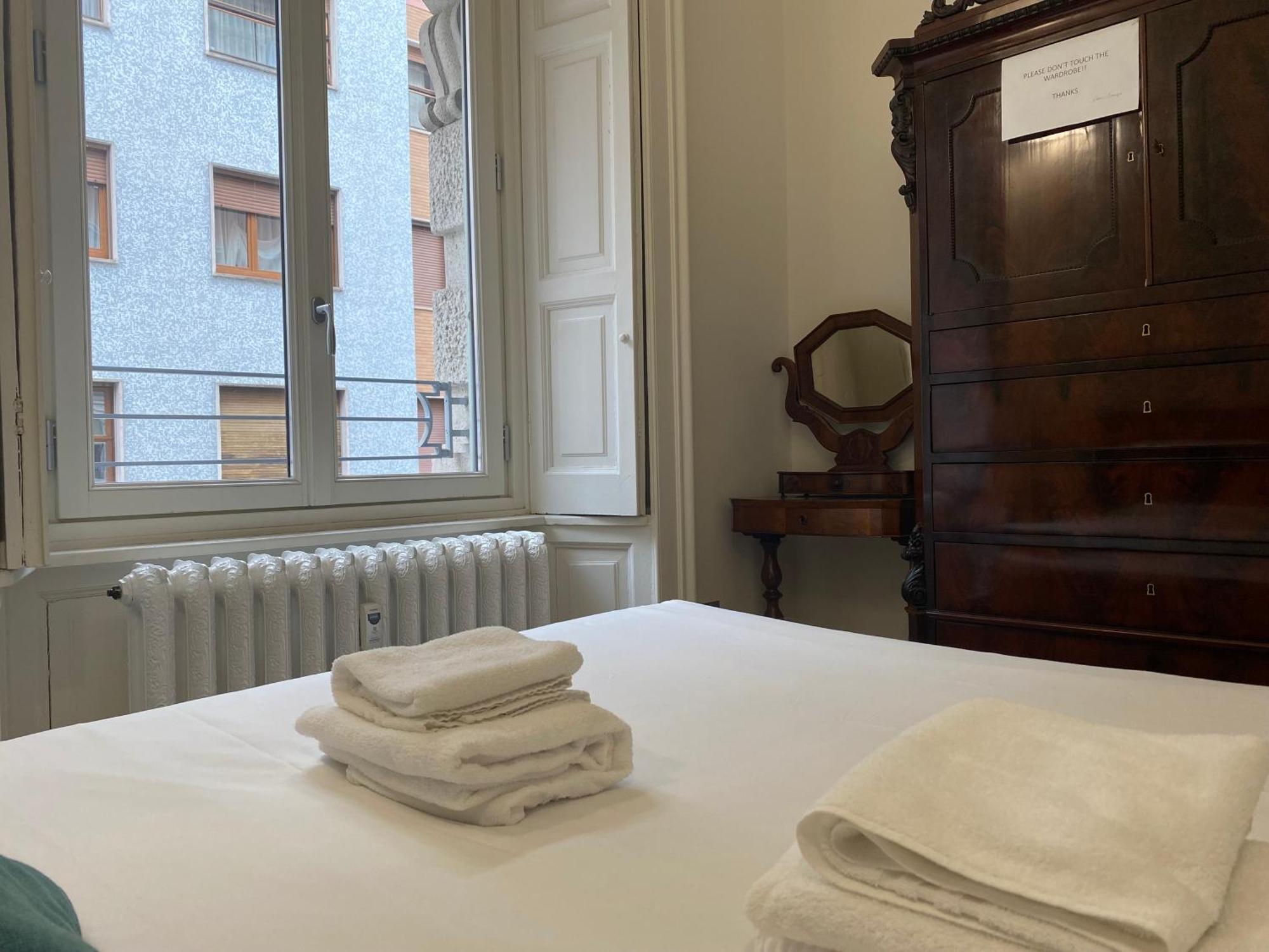 Hl Apartment - Sant'Ambrogio, Duomo Milan Bagian luar foto